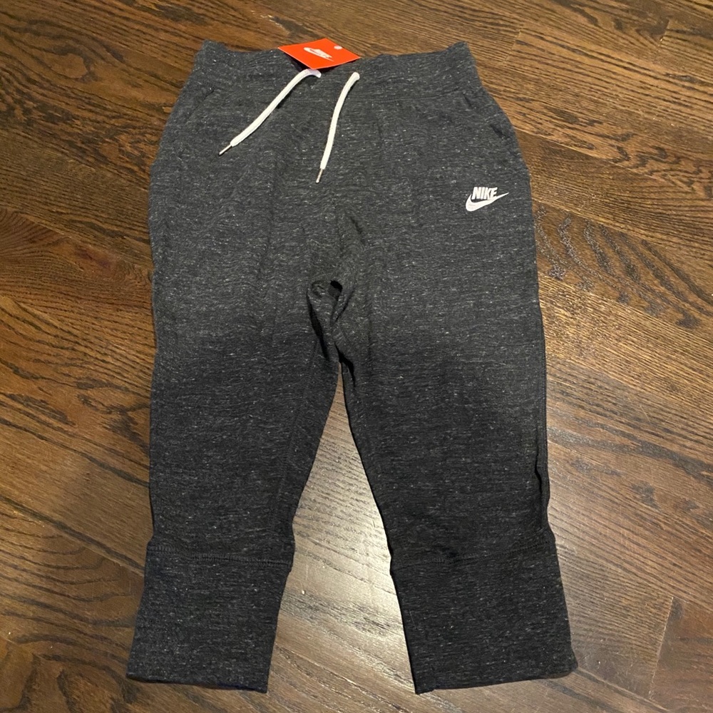 Nike girls Capri joggers youth large NWT